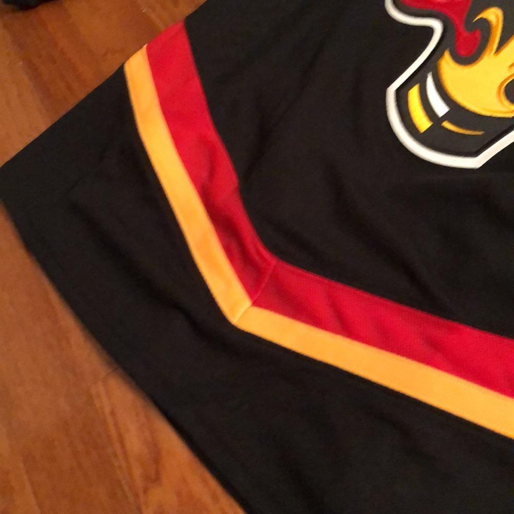 Calgary Flames Third Alternate Jersey NHL Hockey New Size 50 - Picture 3 of 13